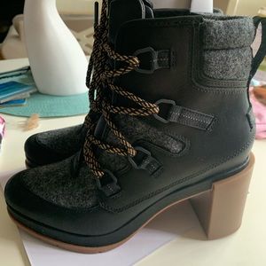 Sorel Blake lace up High heel boots 9